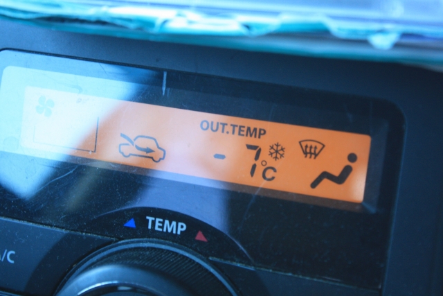 車のエアコンが臭い原因と効果的な対策を徹底解説！においを防ぐには意外と簡単な〇〇？
