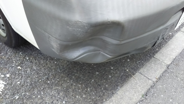 車のへこみ修理の手順と方法を解説!板金業者に頼まずに自分でDIYする流れとは?