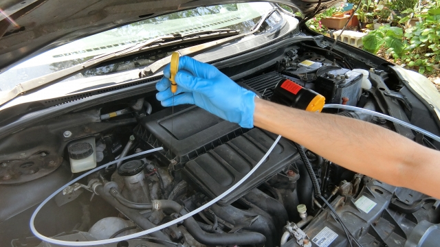車のオイル交換頻度の目安はどのくらい?交換しないとどうなるの?